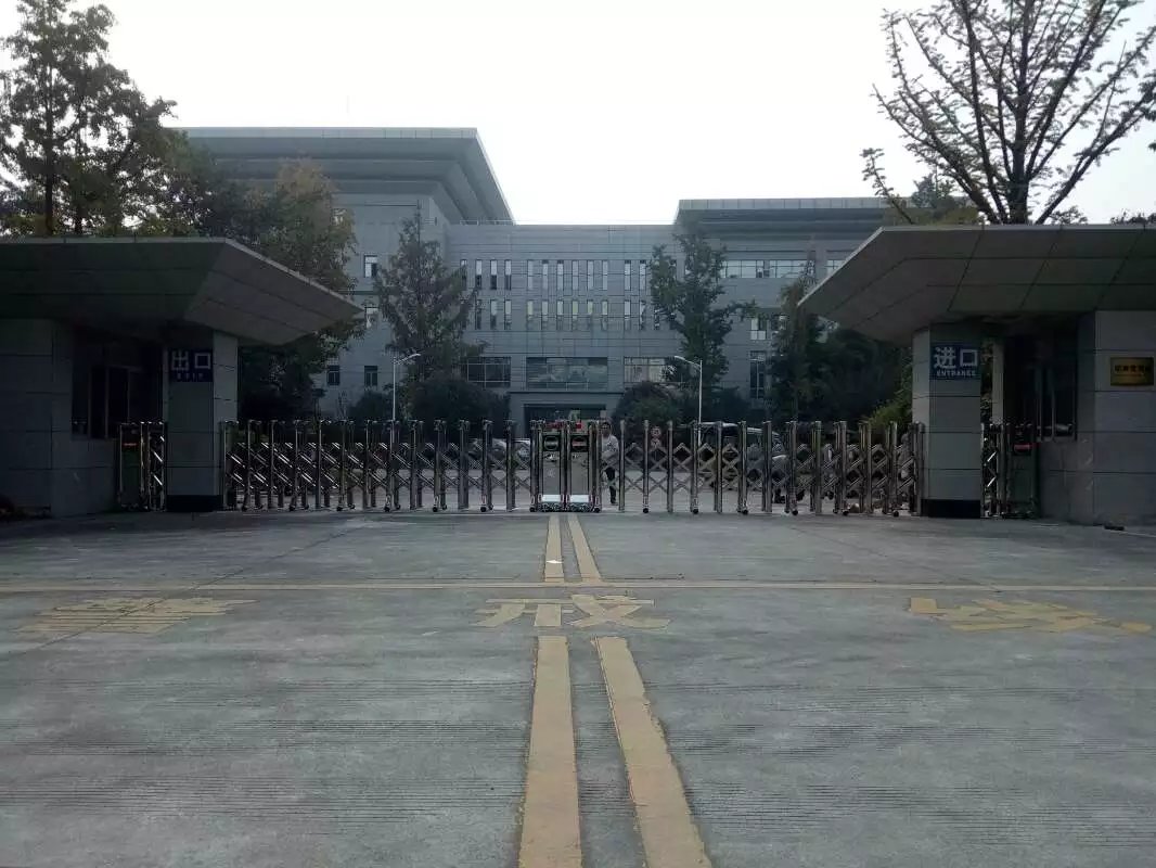 马山县马山县四川消防总队伸缩门